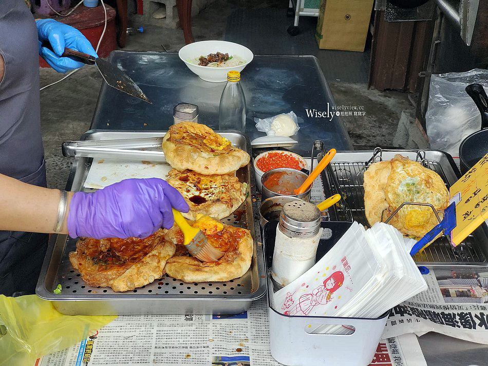 龍潭湖陸家三星蔥油餅︱宜蘭礁溪景區麵攤小吃︱自製春捲也可口