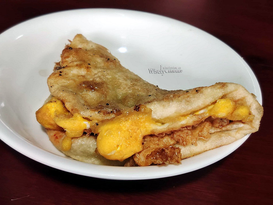 龍潭湖陸家三星蔥油餅︱宜蘭礁溪景區麵攤小吃︱自製春捲也可口