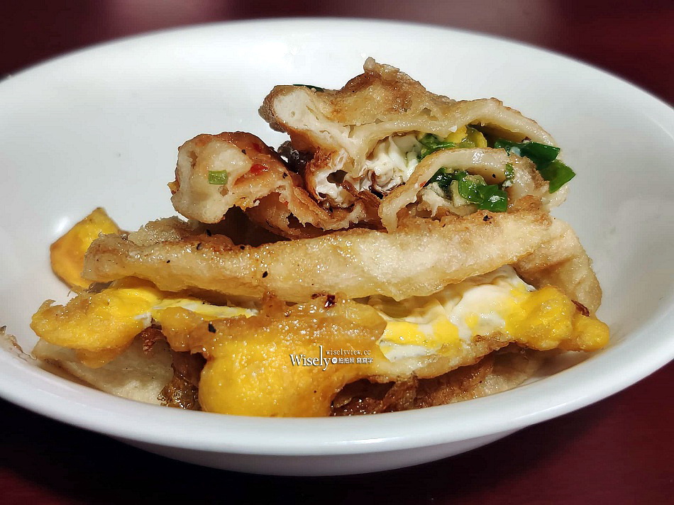 龍潭湖陸家三星蔥油餅︱宜蘭礁溪景區麵攤小吃︱自製春捲也可口