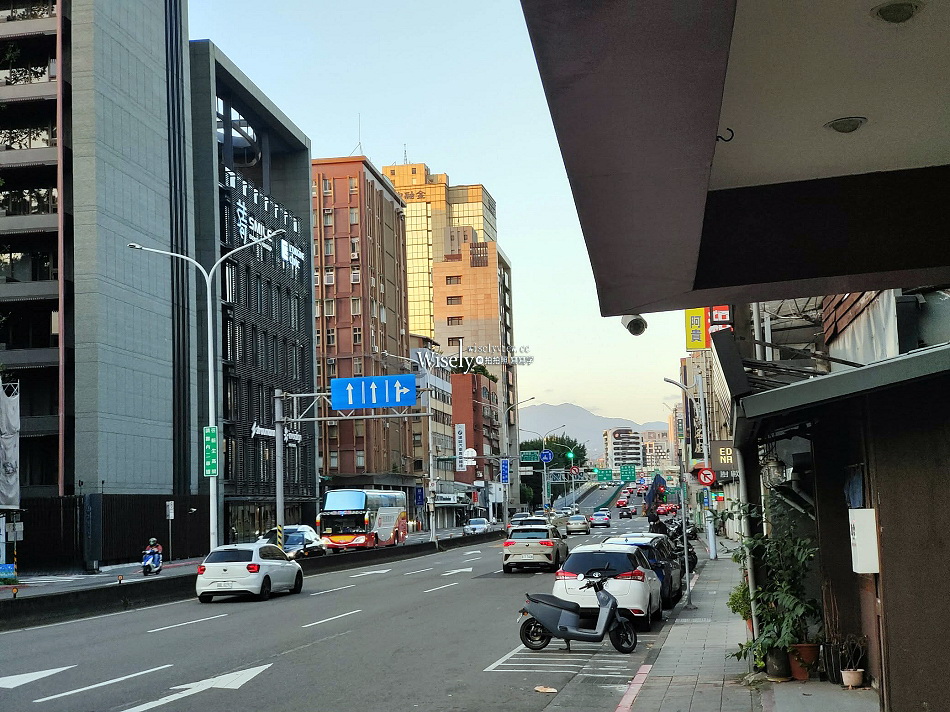 良友小館︱在地30多年台北美食︱無標價菜單熱炒店︱捷運忠孝新生站