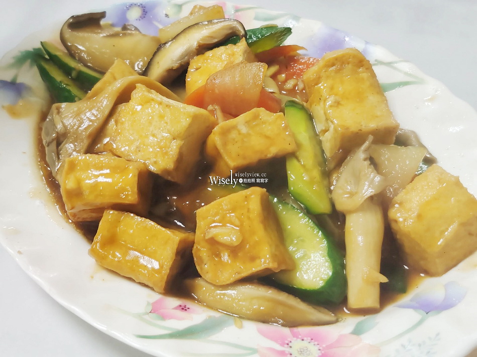 良友小館︱在地30多年台北美食︱無標價菜單熱炒店︱捷運忠孝新生站