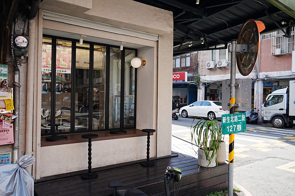 ARI Coffee︱黑白韓風咖啡店︱特調飲品自家烘培︱捷運行天宮站