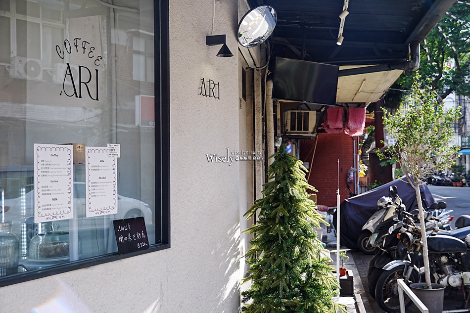 ARI Coffee︱黑白韓風咖啡店︱特調飲品自家烘培︱捷運行天宮站