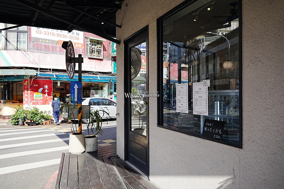 ARI Coffee︱黑白韓風咖啡店︱特調飲品自家烘培︱捷運行天宮站