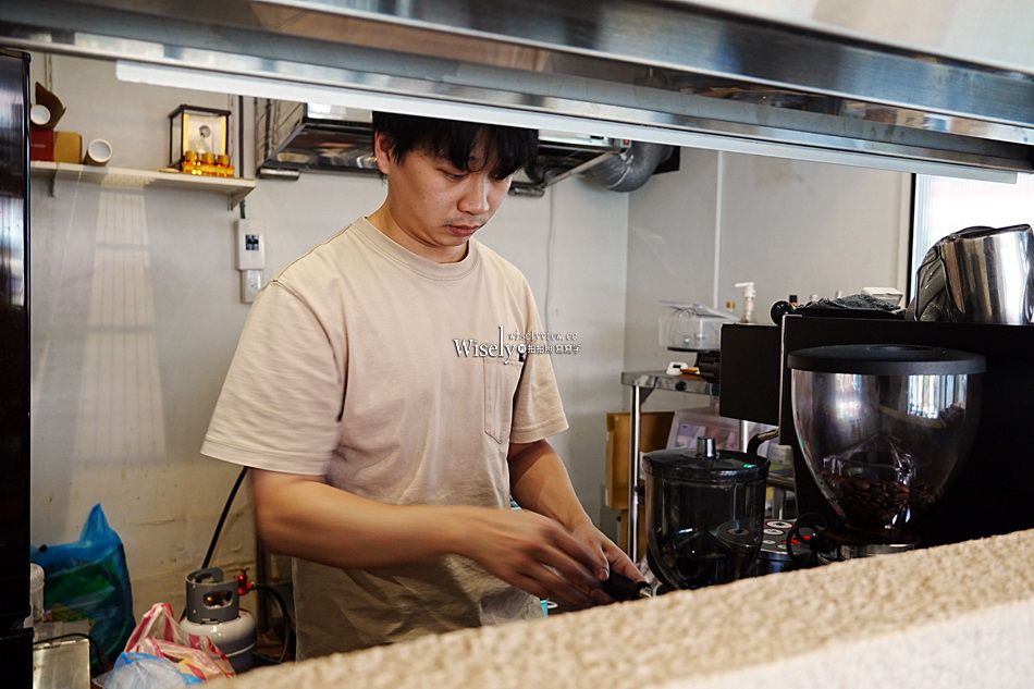 ARI Coffee︱黑白韓風咖啡店︱特調飲品自家烘培︱捷運行天宮站