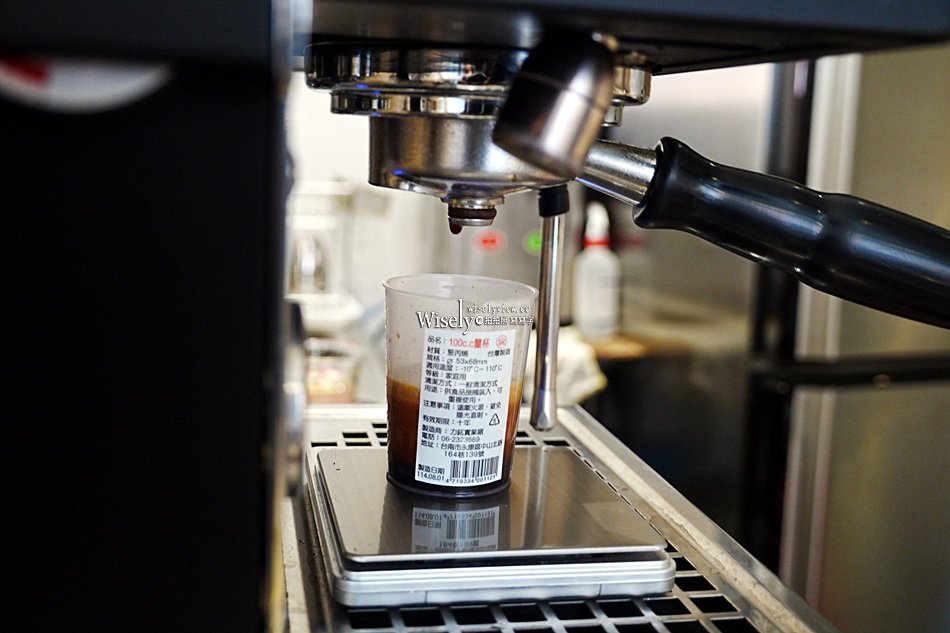 ARI Coffee︱黑白韓風咖啡店︱特調飲品自家烘培︱捷運行天宮站