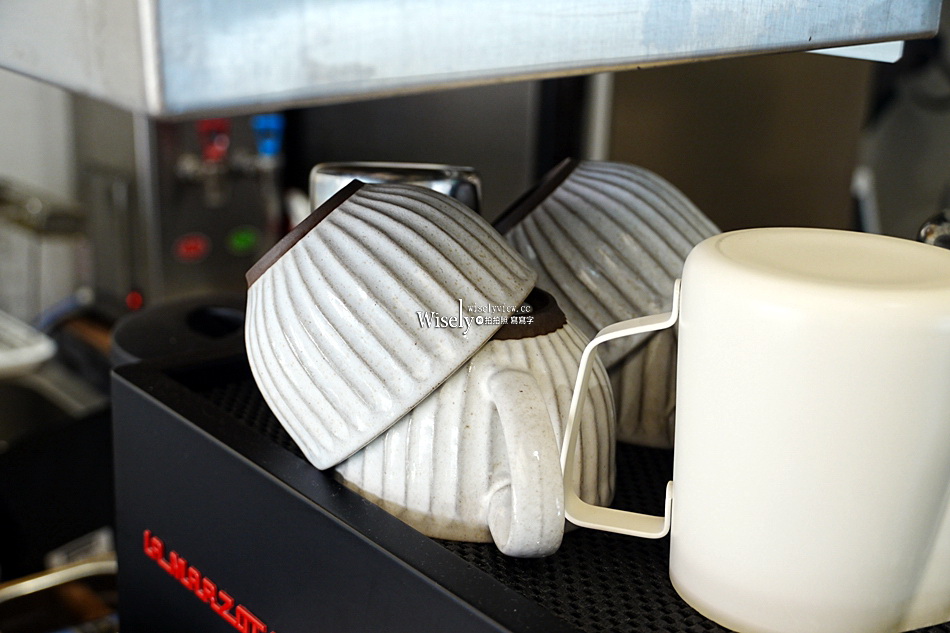 ARI Coffee︱黑白韓風咖啡店︱特調飲品自家烘培︱捷運行天宮站