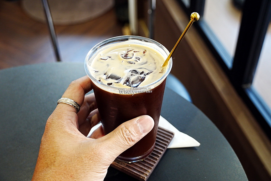 ARI Coffee︱黑白韓風咖啡店︱特調飲品自家烘培︱捷運行天宮站