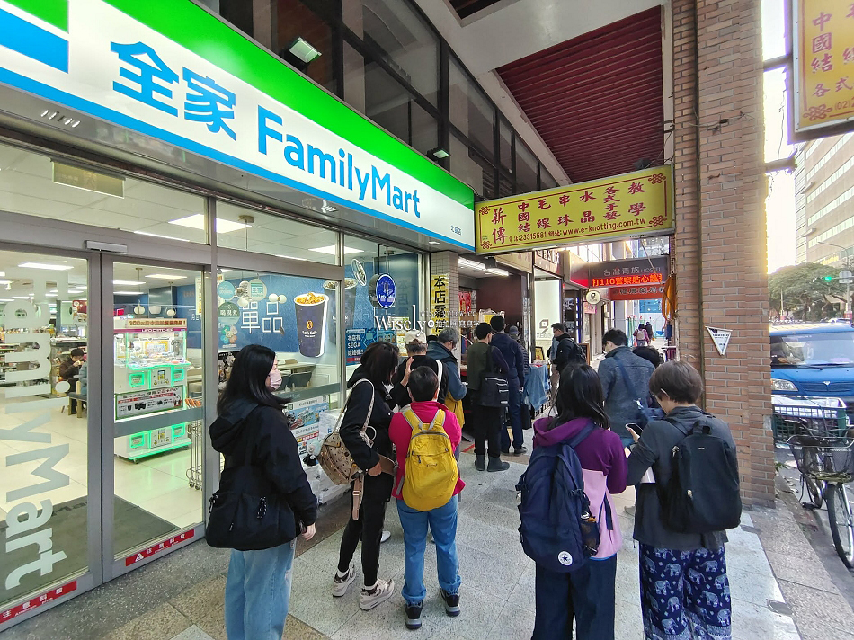 青島飯糰︱台北車站排隊早餐︱白米紫米可任選︱海苔綜合滷蛋飯糰