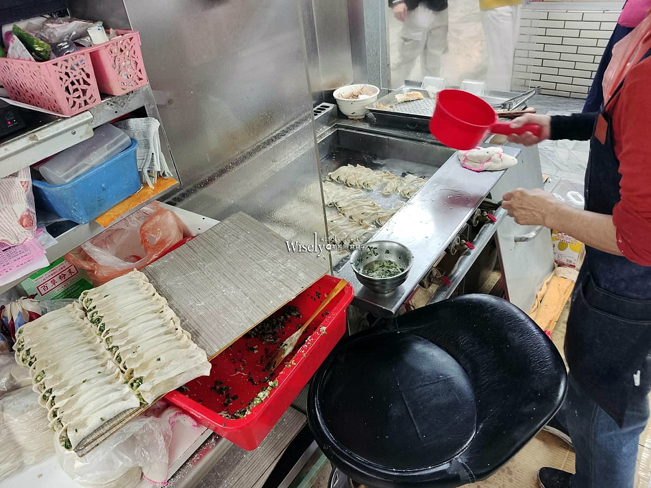 西門町萬年 店小二︱台北老字號小吃︱排骨飯.鍋貼.什錦麵︱捷運西門站