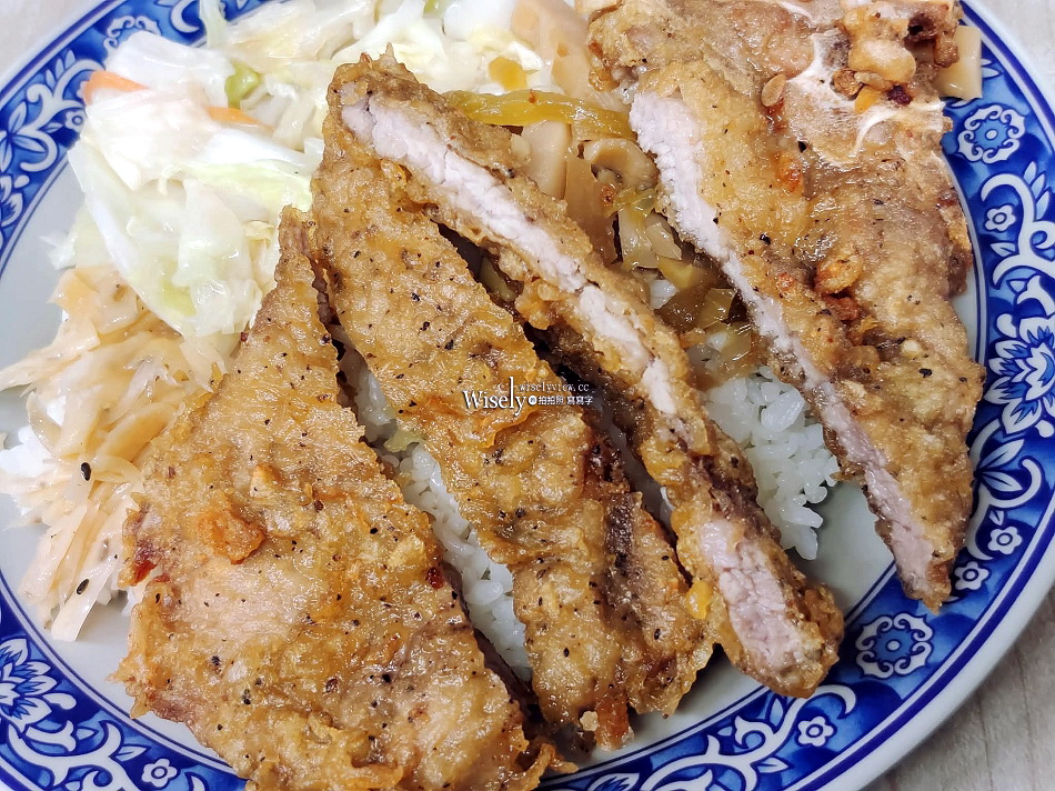 西門町萬年 店小二︱台北老字號小吃︱排骨飯.鍋貼.什錦麵︱捷運西門站