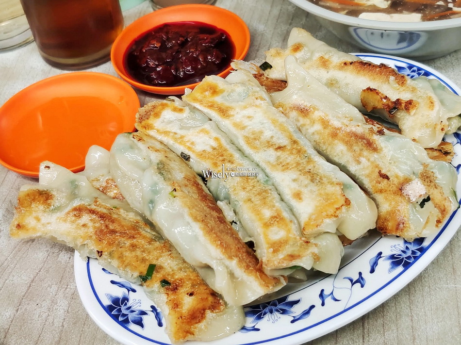 西門町萬年 店小二︱台北老字號小吃︱排骨飯.鍋貼.什錦麵︱捷運西門站