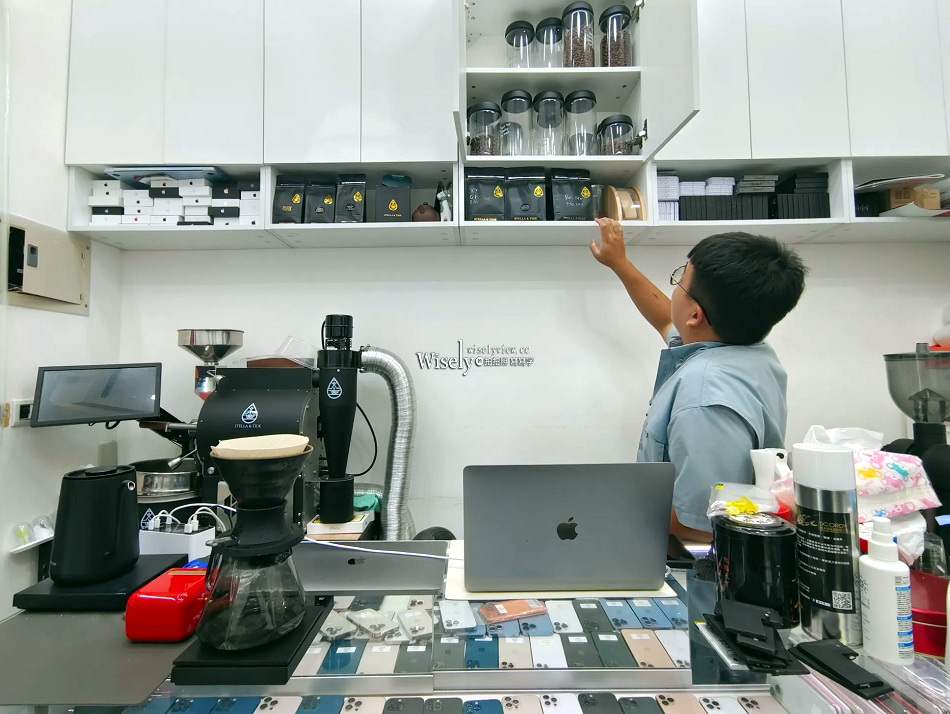 西門町萬年 店小二︱台北老字號小吃︱排骨飯.鍋貼.什錦麵︱捷運西門站