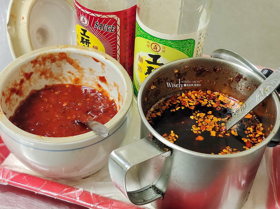 宜蘭 龍潭牛肉麵︱肉羹.魯肉飯.滷菜︱近礁溪龍潭包子店和春捲伯