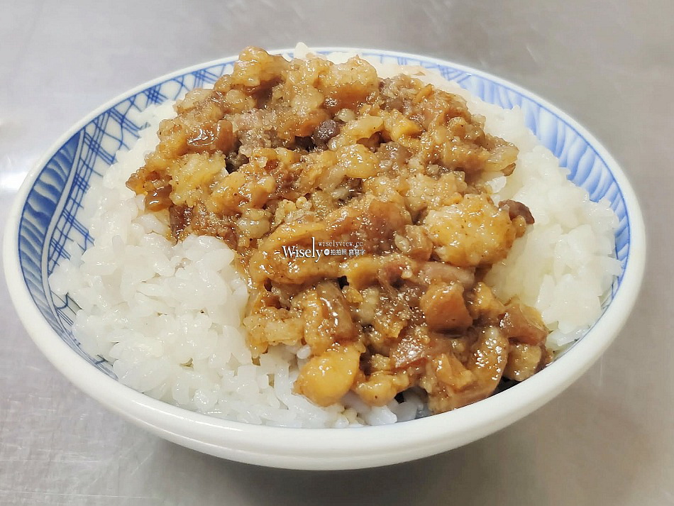 宜蘭 龍潭牛肉麵︱肉羹.魯肉飯.滷菜︱近礁溪龍潭包子店和春捲伯