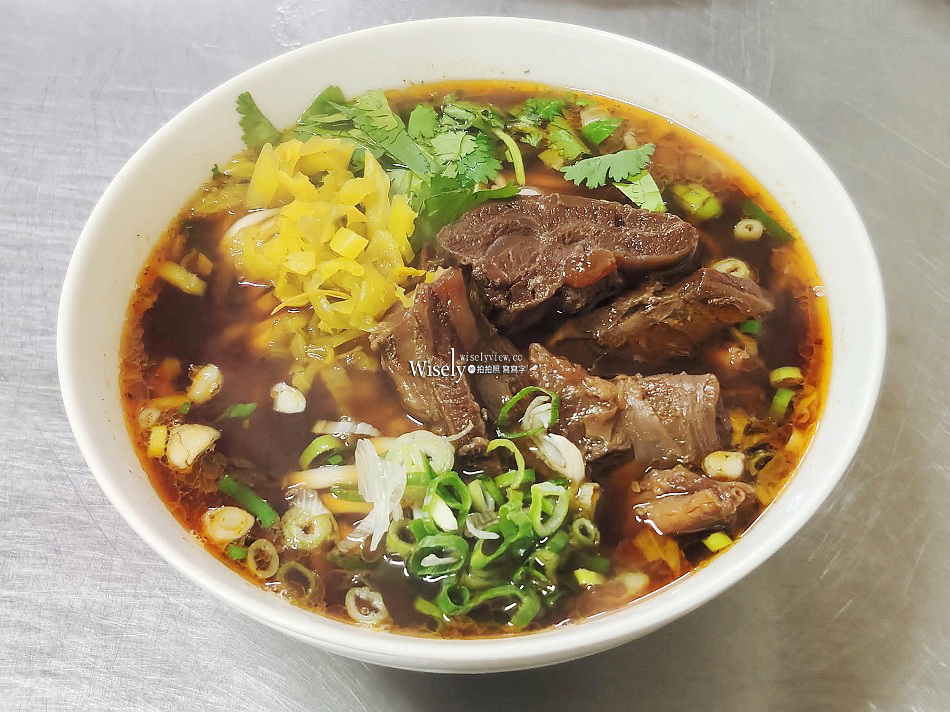 宜蘭 龍潭牛肉麵︱肉羹.魯肉飯.滷菜︱近礁溪龍潭包子店和春捲伯