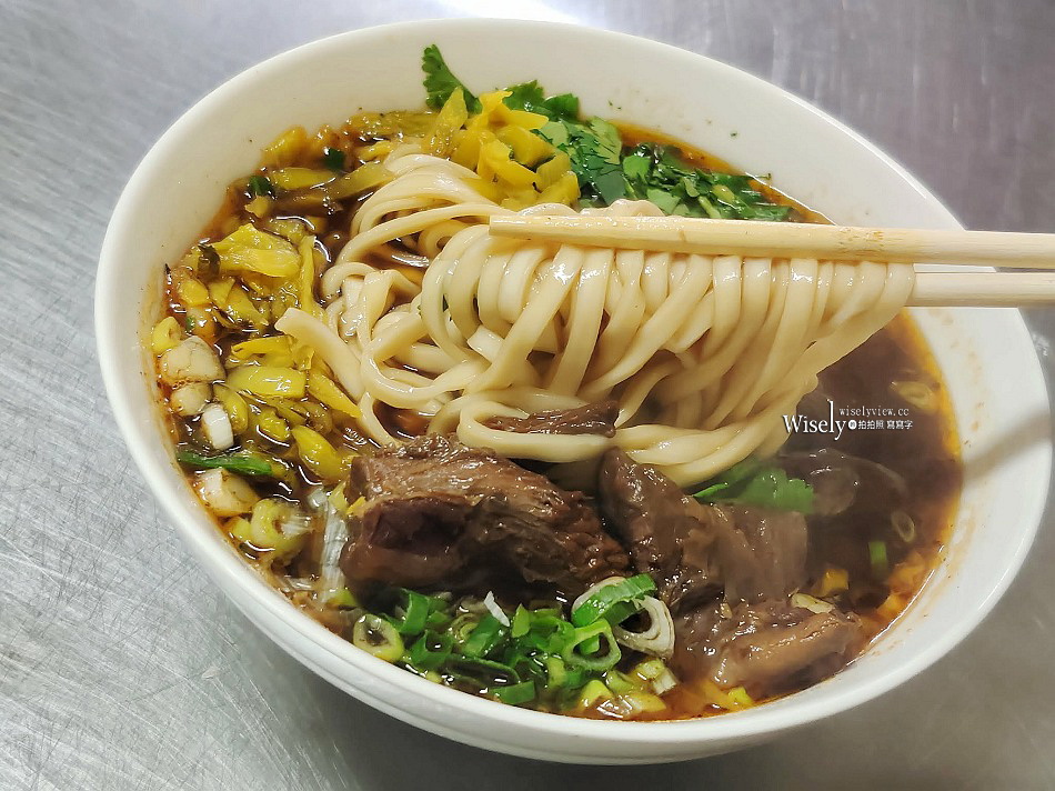 宜蘭 龍潭牛肉麵︱肉羹.魯肉飯.滷菜︱近礁溪龍潭包子店和春捲伯