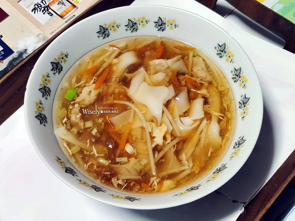 宜蘭 龍潭牛肉麵︱肉羹.魯肉飯.滷菜︱近礁溪龍潭包子店和春捲伯