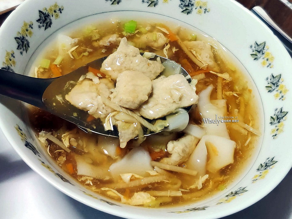 宜蘭 龍潭牛肉麵︱肉羹.魯肉飯.滷菜︱近礁溪龍潭包子店和春捲伯