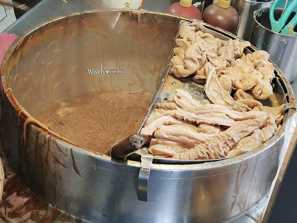 礁溪大腸紅麵線︱麵線濃稠肥嫩大腸口感一流︱宜蘭在地早午餐