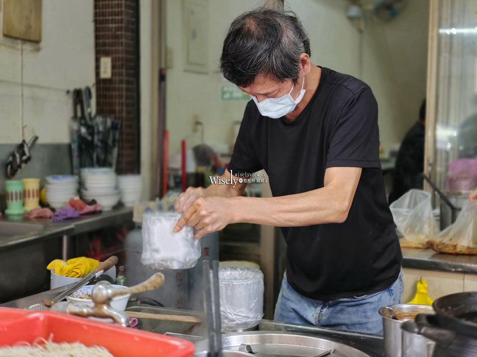 汕頭餛飩麵︱宜蘭市文昌路老字號小吃︱麻醬麵.炸醬麵.餛飩魚丸湯