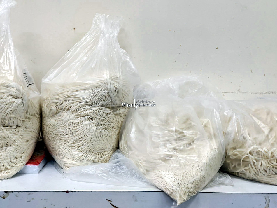 汕頭餛飩麵︱宜蘭市文昌路老字號小吃︱麻醬麵.炸醬麵.餛飩魚丸湯