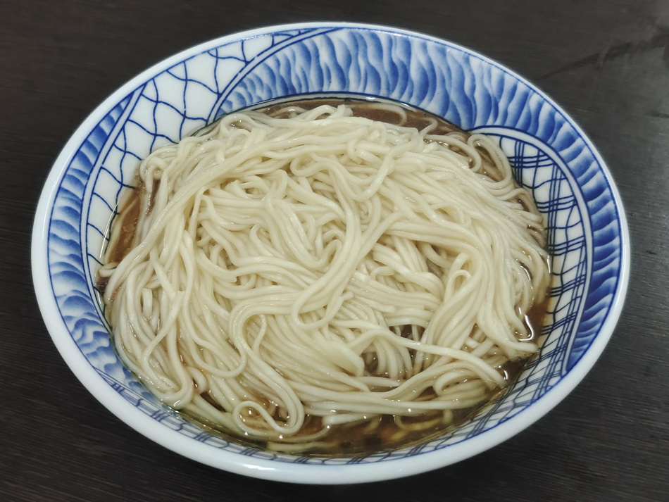 汕頭餛飩麵︱宜蘭市文昌路老字號小吃︱麻醬麵.炸醬麵.餛飩魚丸湯