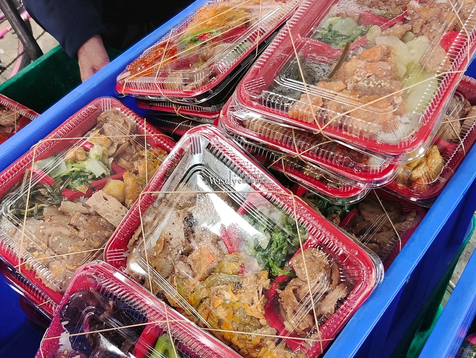台北50元便當 景美菜市場︱雙主菜多選擇，上午不定期販售︱捷運景美站