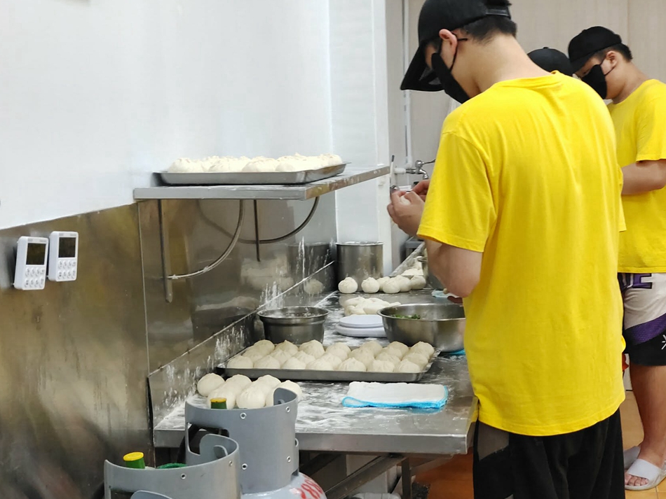 鐘家原上海生煎包︱士林夜市美食︱米其林必比登推薦︱捷運士林站