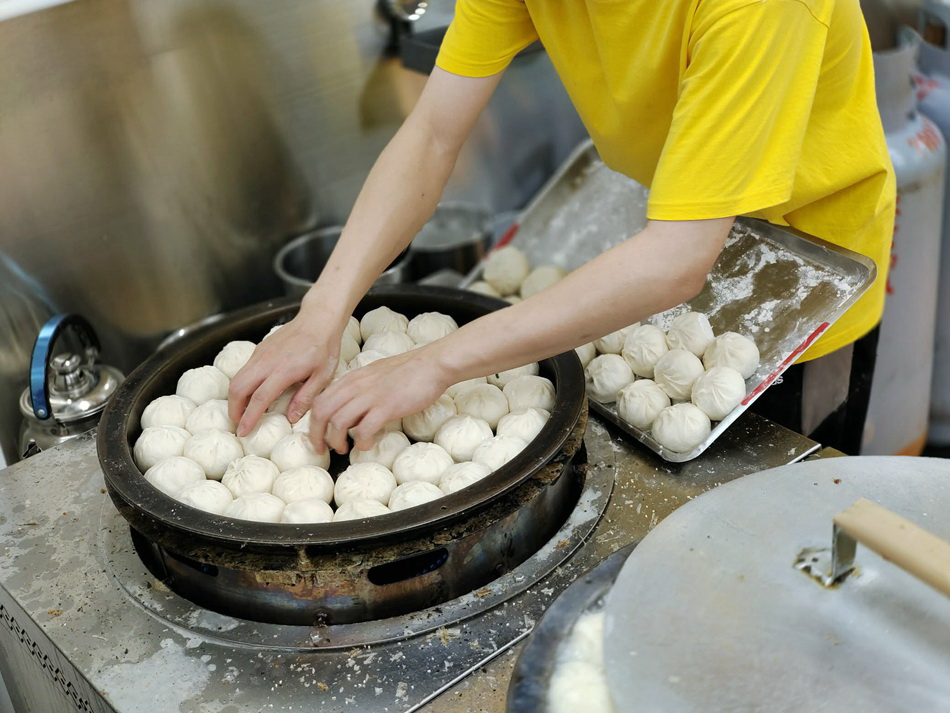 鐘家原上海生煎包︱士林夜市美食︱米其林必比登推薦︱捷運士林站
