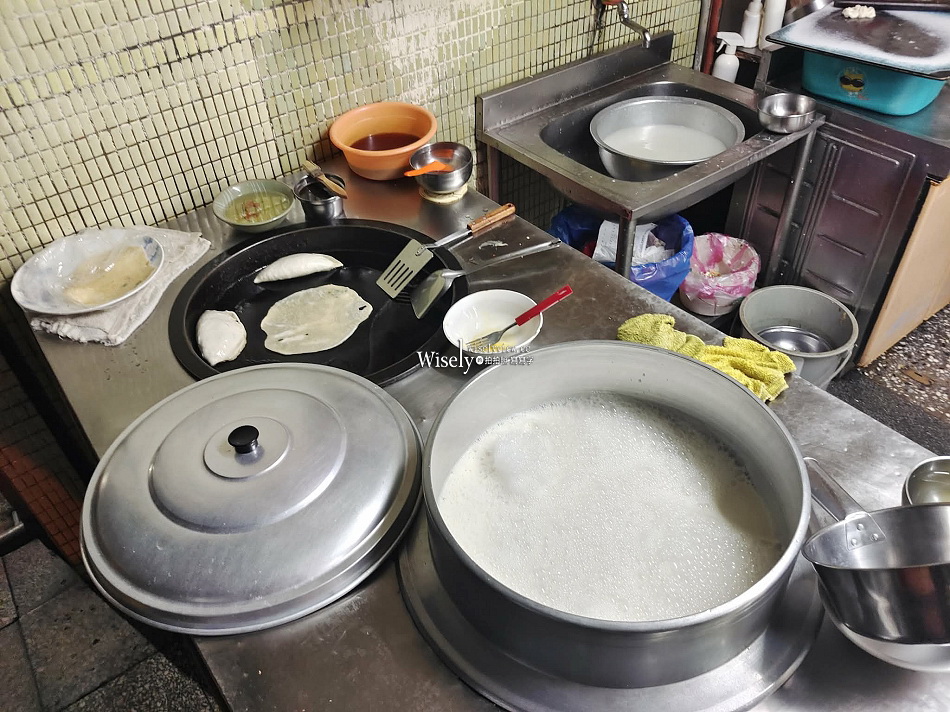 景美萬隆 無名豆漿店︱平價40年中式早餐店︱鹹豆漿.蘿蔔糕︱捷運萬隆站