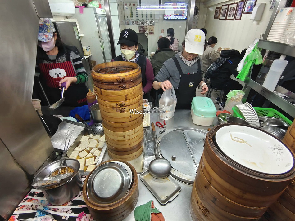 宜蘭 財記臭豆腐︱羅東夜市人氣美食︱酥炸脆皮臭豆腐、麻辣鴨血臭豆腐