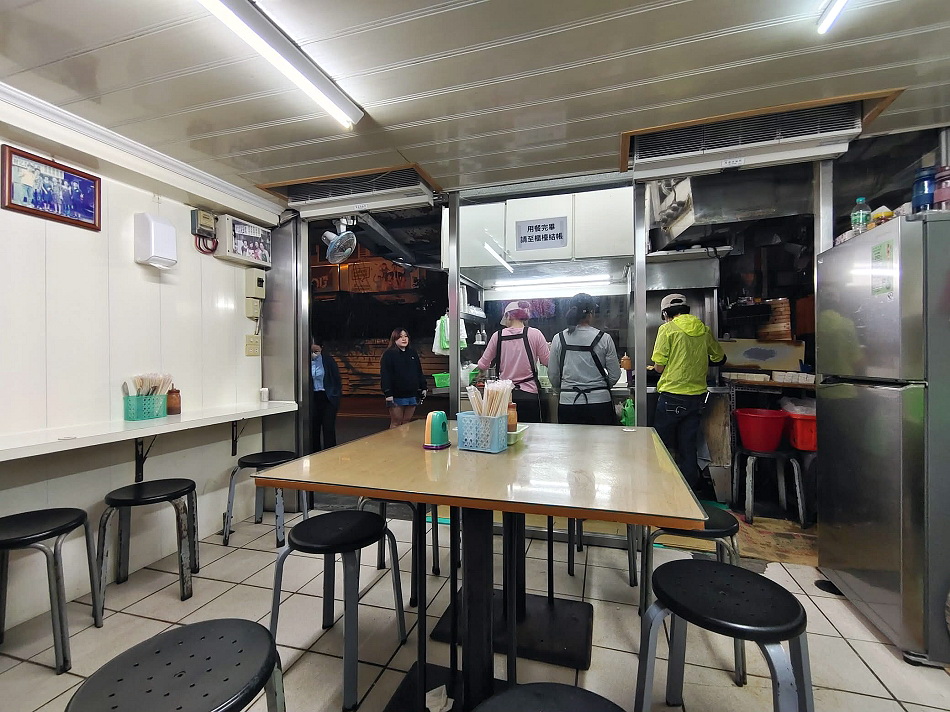 宜蘭 財記臭豆腐︱羅東夜市人氣美食︱酥炸脆皮臭豆腐、麻辣鴨血臭豆腐