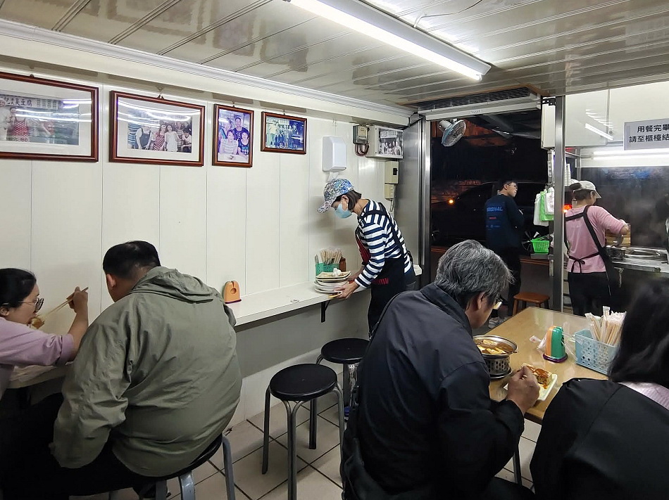 宜蘭 財記臭豆腐︱羅東夜市人氣美食︱酥炸脆皮臭豆腐、麻辣鴨血臭豆腐