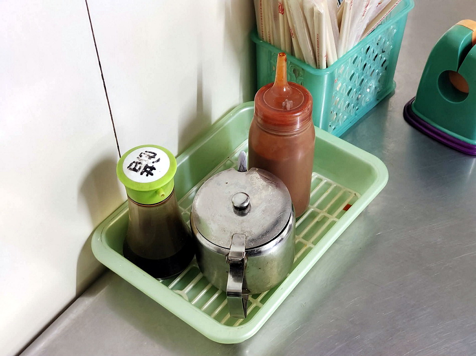 宜蘭 財記臭豆腐︱羅東夜市人氣美食︱酥炸脆皮臭豆腐、麻辣鴨血臭豆腐