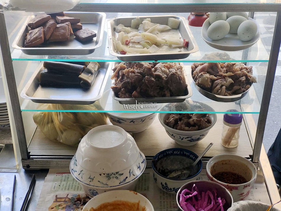 宜蘭卜鴨麵︱魚丸米粉.蒜味肉羹.嘴邊肉︱新月廣場︱宜蘭市排隊美食