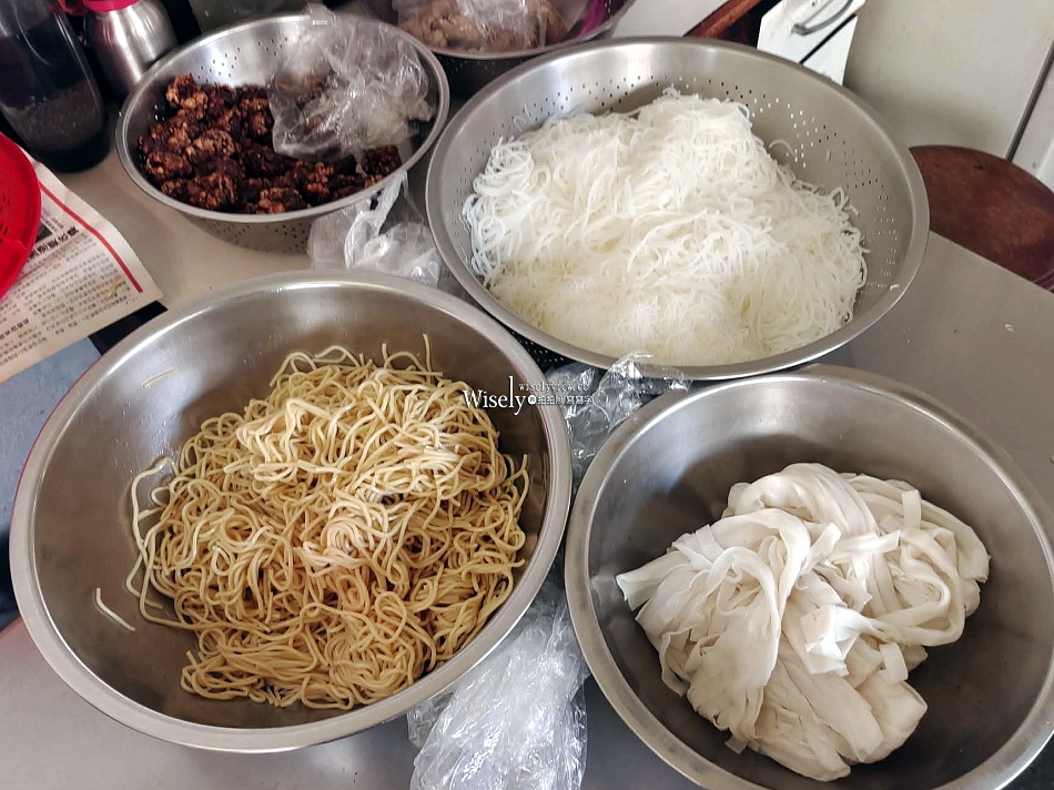 宜蘭卜鴨麵︱魚丸米粉.蒜味肉羹.嘴邊肉︱新月廣場︱宜蘭市排隊美食