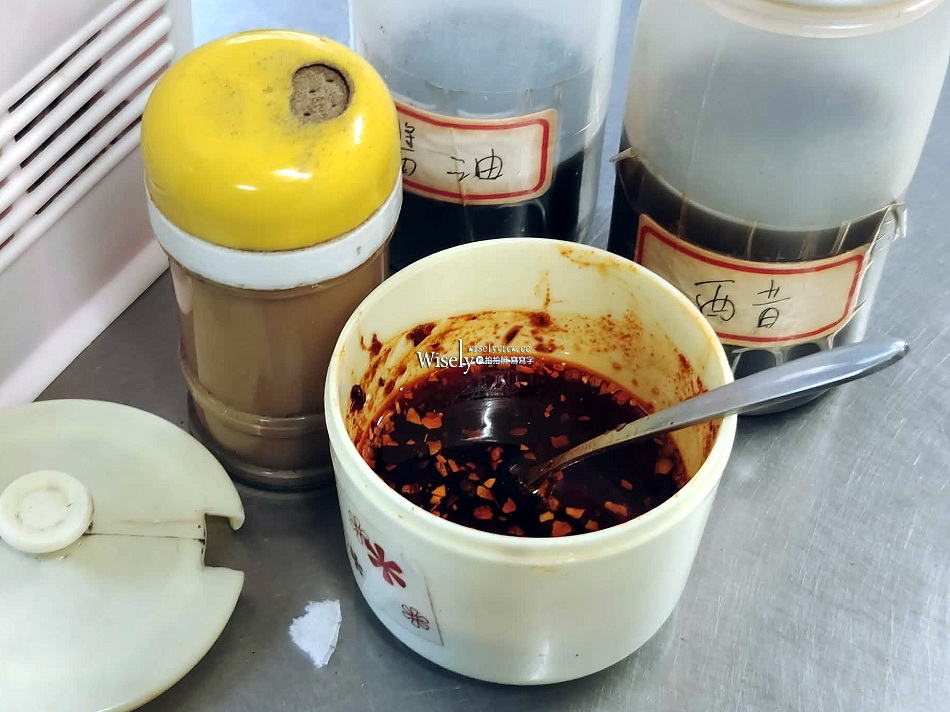 宜蘭卜鴨麵︱魚丸米粉.蒜味肉羹.嘴邊肉︱新月廣場︱宜蘭市排隊美食