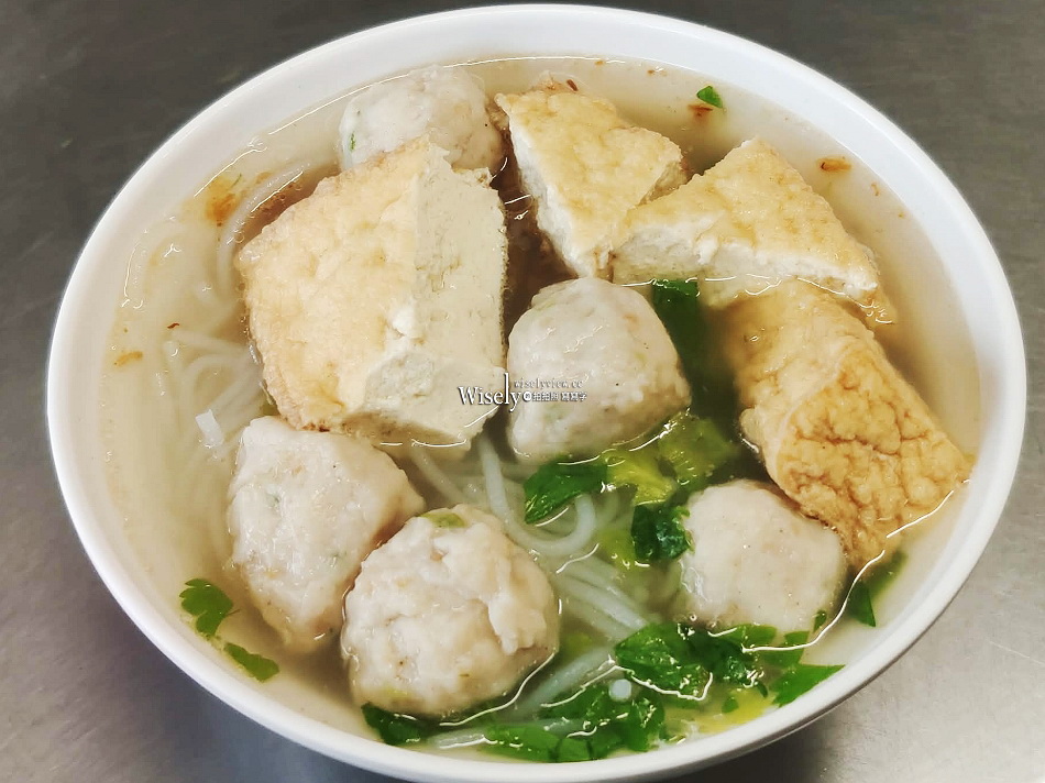 宜蘭卜鴨麵︱魚丸米粉.蒜味肉羹.嘴邊肉︱新月廣場︱宜蘭市排隊美食