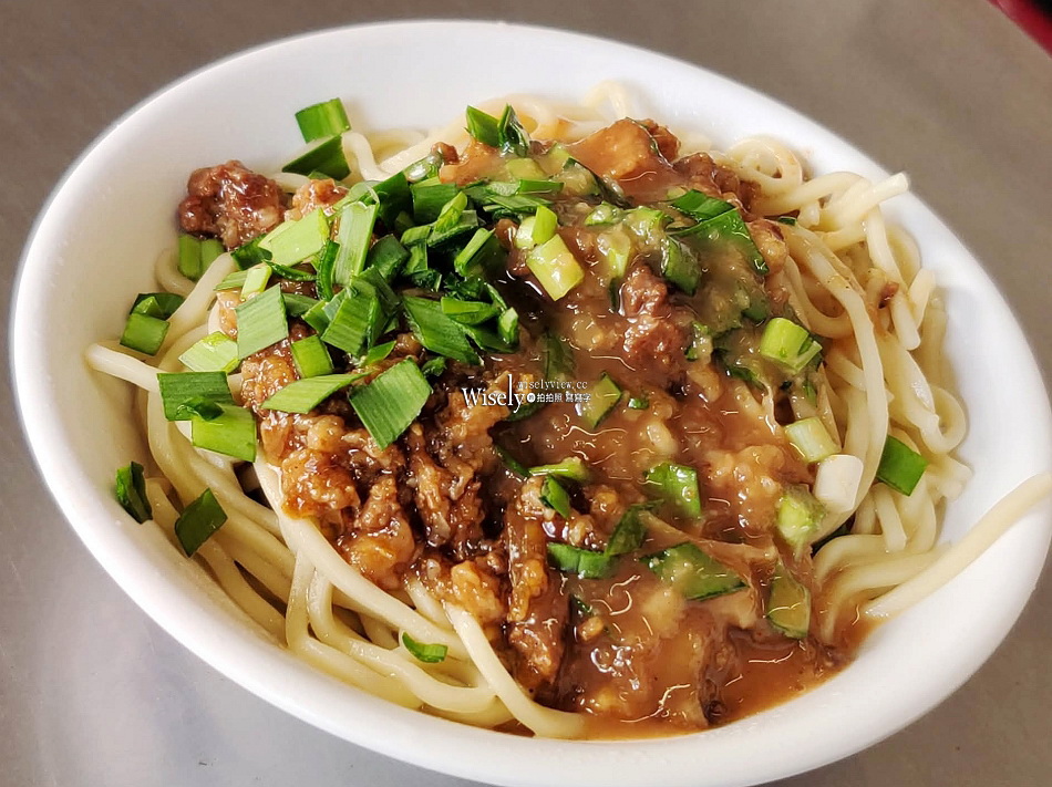 宜蘭卜鴨麵︱魚丸米粉.蒜味肉羹.嘴邊肉︱新月廣場︱宜蘭市排隊美食