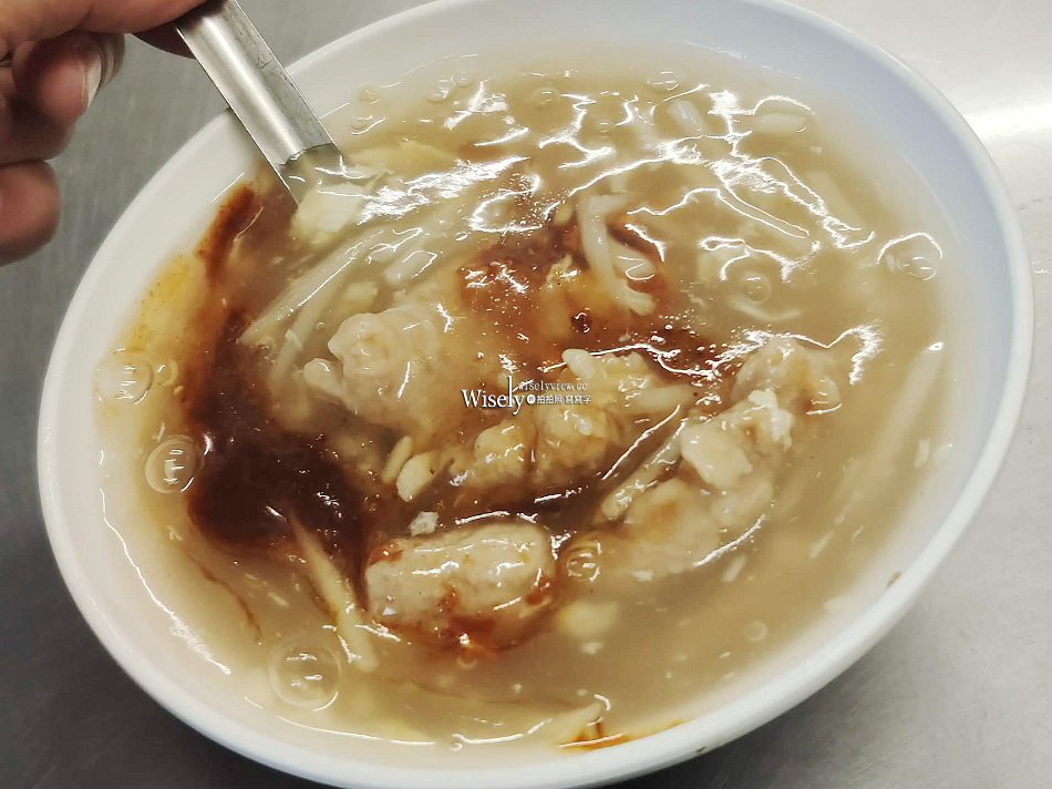 宜蘭卜鴨麵︱魚丸米粉.蒜味肉羹.嘴邊肉︱新月廣場︱宜蘭市排隊美食