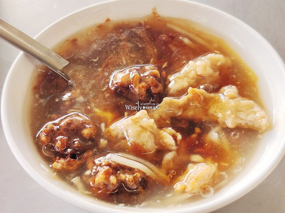 宜蘭卜鴨麵︱魚丸米粉.蒜味肉羹.嘴邊肉︱新月廣場︱宜蘭市排隊美食