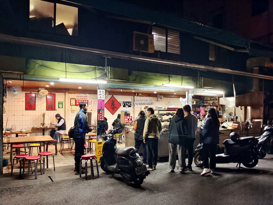 上賓豬腳飯控肉飯︱宜蘭凌晨三點宵夜︱羅東夜市︱魯肉飯&必吃辣醬