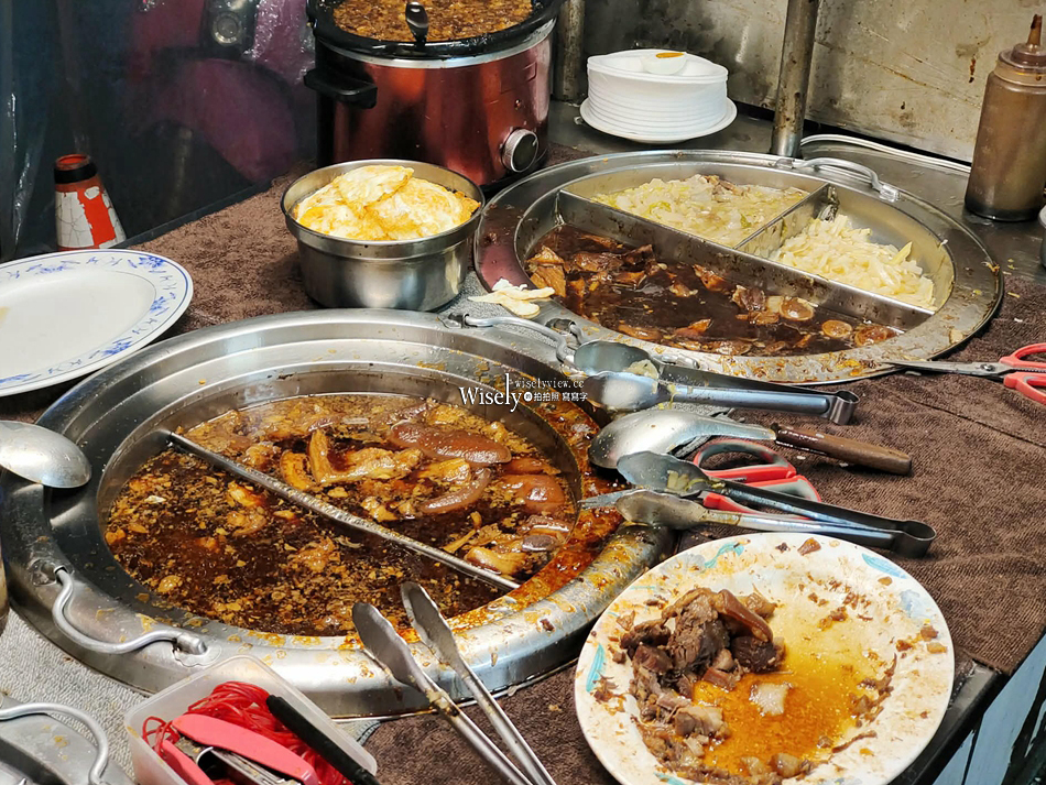 上賓豬腳飯控肉飯︱宜蘭凌晨三點宵夜︱羅東夜市︱魯肉飯&必吃辣醬