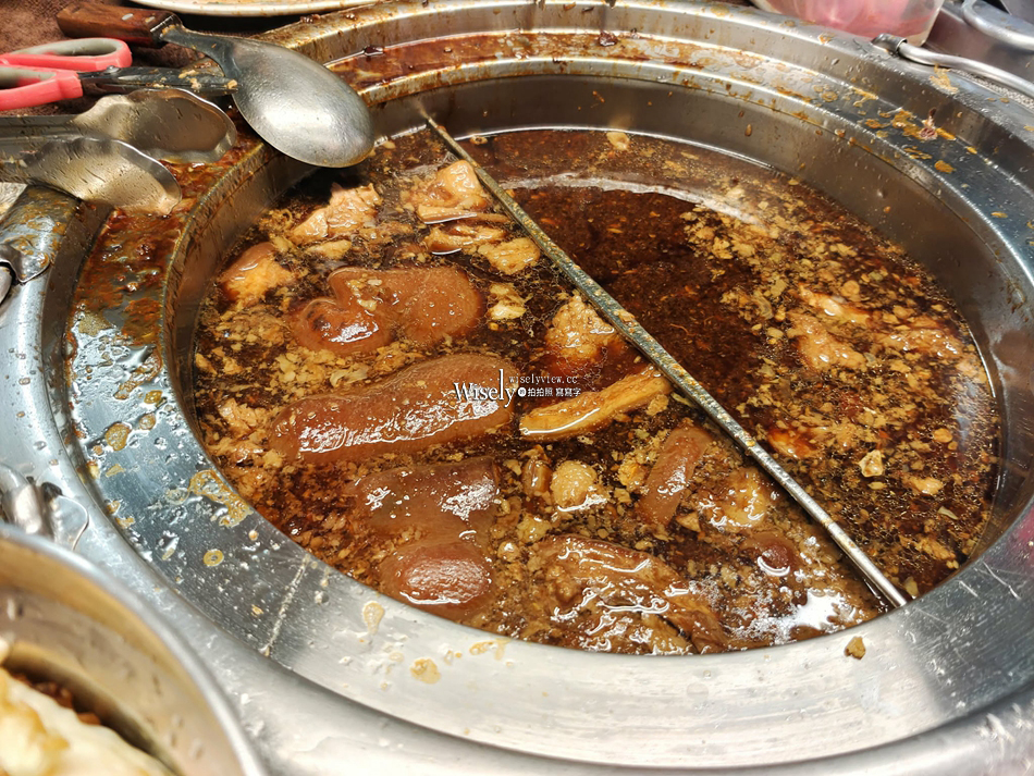 上賓豬腳飯控肉飯︱宜蘭凌晨三點宵夜︱羅東夜市︱魯肉飯&必吃辣醬