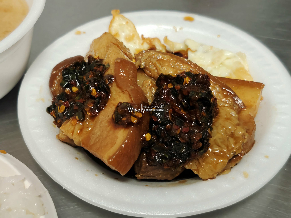 上賓豬腳飯控肉飯︱宜蘭凌晨三點宵夜︱羅東夜市︱魯肉飯&必吃辣醬