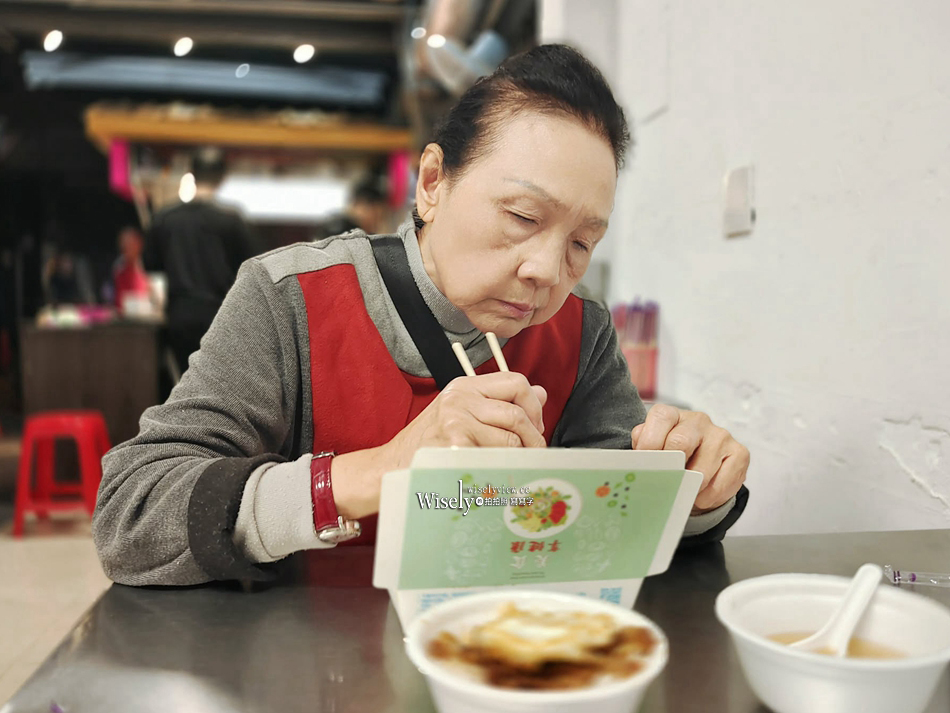上賓豬腳飯控肉飯︱宜蘭凌晨三點宵夜︱羅東夜市︱魯肉飯&必吃辣醬