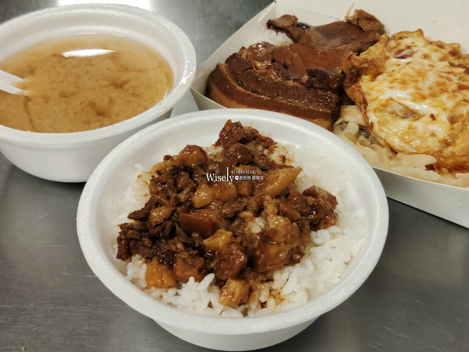 上賓豬腳飯控肉飯︱宜蘭凌晨三點宵夜︱羅東夜市︱魯肉飯&必吃辣醬