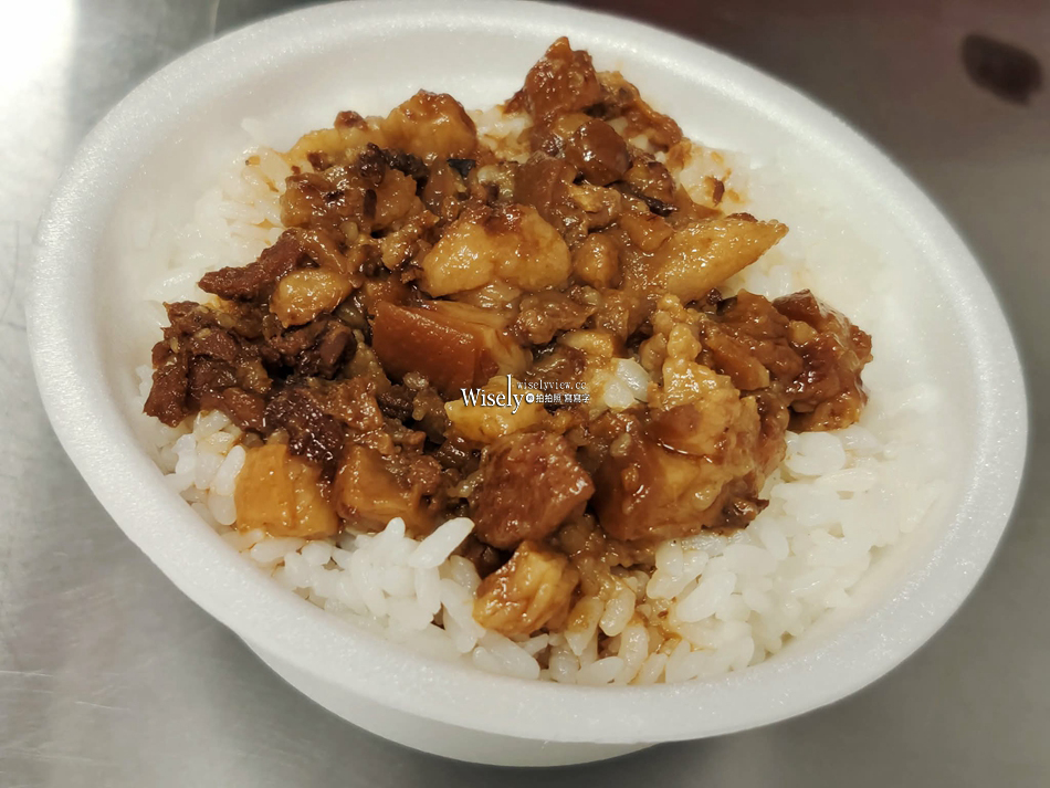 上賓豬腳飯控肉飯︱宜蘭凌晨三點宵夜︱羅東夜市︱魯肉飯&必吃辣醬