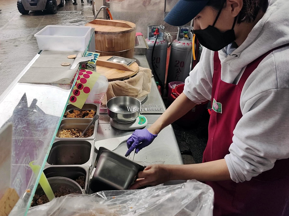 米小姐愛吃飯糰︱雙色紫米豬柳飯糰︱景美市場小吃攤︱捷運景美站